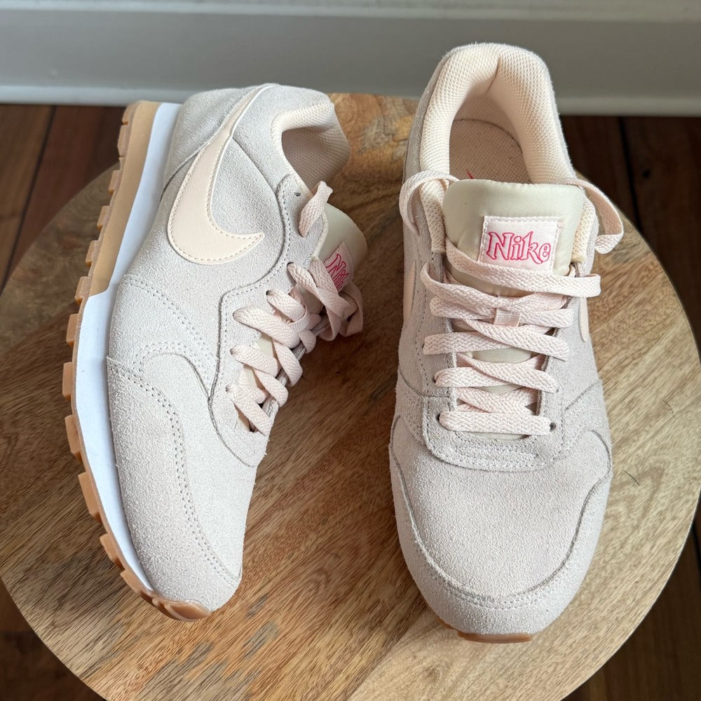 Nike Md Runner 2 Se in Guava Ice Gum Women’s sz: 8.5